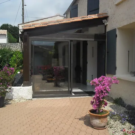 ベッド・アンド・ブレックファスト La Luzacaise Saint-Just-Luzac